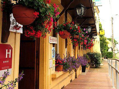 Отель Logis La Sapiniere Remilly-Aillicourt Экстерьер фото